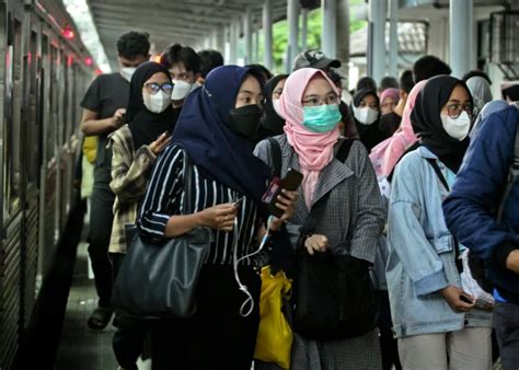 Foto Penambahan Layanan KRL Jabodetabek Pada Malam Tahun Baru