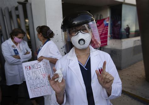 Mexico can't stop drug cartels from handing out virus aid | AP News