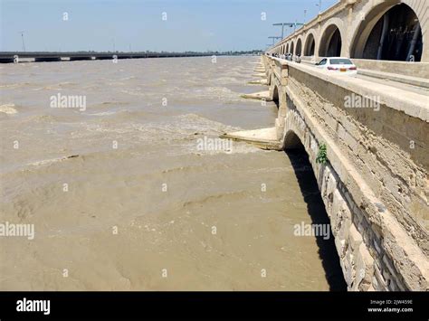 Water Level Increases While High Grade Flood Water Reaches At Sukkur