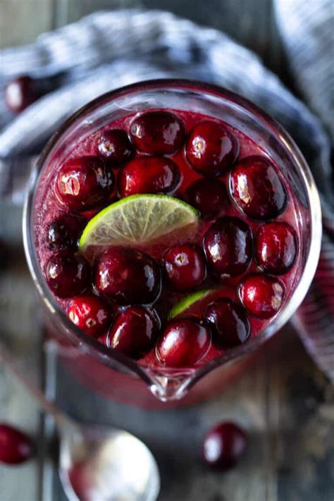 Cranberry Vodka Christmas Punch recipe (EASY party punch!) - Garnish ...