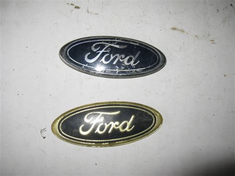 FORD ZNACZEK LOGO EMBLEMAT ESCORT FIESTA MONDEO 95FB V425A52 AA za 7 zł