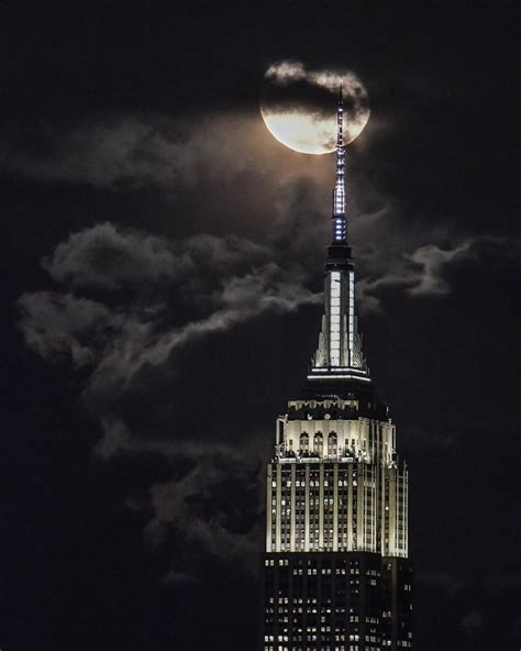 Empire State Building On Twitter Matching The Moon Tonight PC