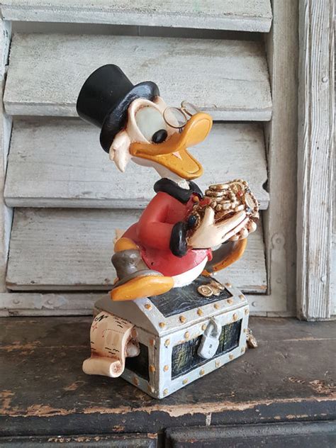 Walt Disney Beeld Dagobert Duck Op Zijn Schatkist Catawiki