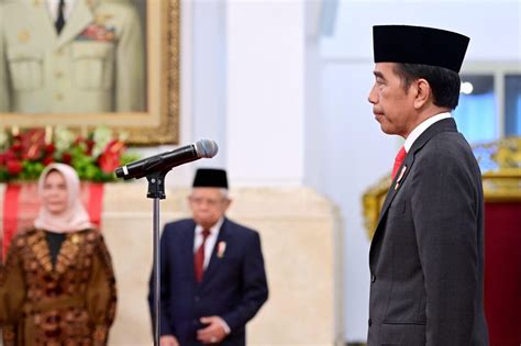 Foto Presiden Jokowi Saksikan Pengucapan Sumpah Arsul Sani Sebagai