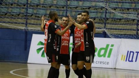 JEC Futsal goleia o São Francisco e mantém liderança e invencibilidade