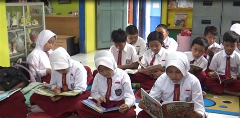 Tingkatkan Minat Baca Dispersip Tapin Ajak Anak Anak Ke Perpustakaan