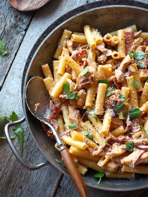 Pasta med kylling og soltørkede tomater Mat På Bordet