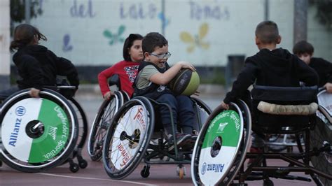 Discapacidad Niños Valencia Un Clase Entera Se Sube A La Silla De