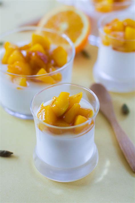 Panna cotta cardamome au lait fermenté mangue rôtie et miel miels