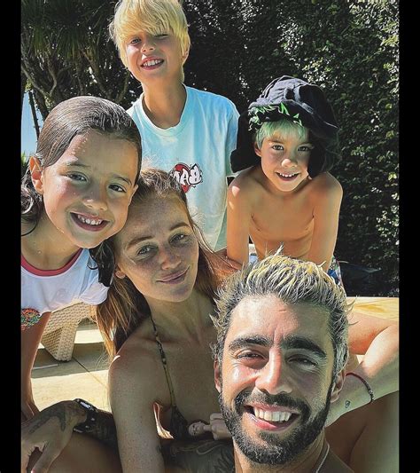 Foto Filhos de Pedro Scooby passarão 20 dias ele e a mulher