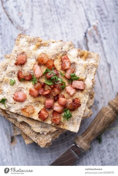 Kn Ckebrot Mit Frischk Se Und Perlhuhneier Ein Lizenzfreies Stock