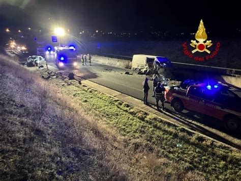 Foto Frontale Nella Notte Due Feriti In Gravi Condizioni