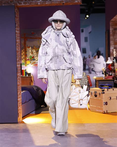 Louis Vuitton Fall Winter 2023 2024 RUNWAY MAGAZINE Official