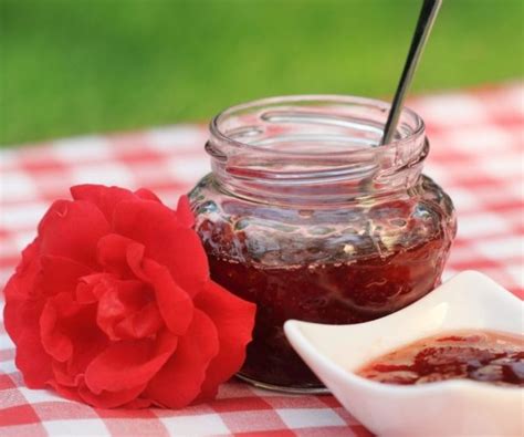 Une recette originale de confiture à base de pétales de rose Naturofeel