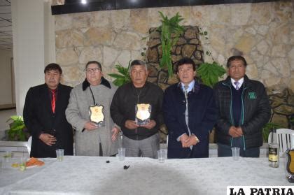 Agremiación de Exfutbolistas de Oruro celebra 34 años de servicio al