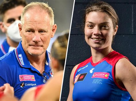 Aflw 2022 Western Bulldogs Coach Nathan Burke And Captain Ellie