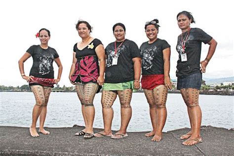 A Samoan Women Showing Their Malu Poly Tats Samoan Tattoo Samoan