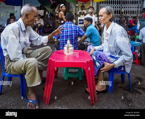 Yangon Yangon Region Myanmar 24th Nov 2017 Muslim Men In Yangon Have Tea At A Tea Stand