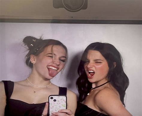 Jules Leblanc And Jayden Bartels Bff Poses Selfies Poses Best Friend