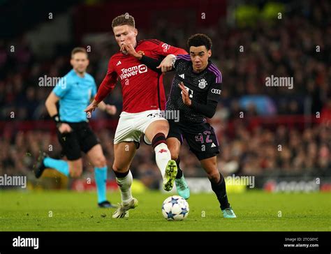 Manchester United S Scott Mctominay And Bayern Munich S Jamal Musiala Battle For The Ball During