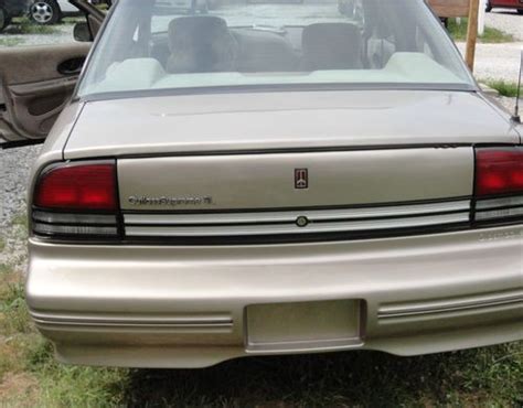 Sell Used 1997 Oldsmobile Cutlass Supreme Sl Sedan 4 Door 3 1l In Indianapolis Indiana United