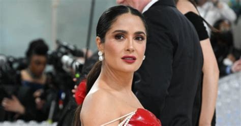 Kurz Vor Tanzt Sie Im Winzigen Bikini Und Begeistert Alle Sieh Dir Das Foto Und Video An