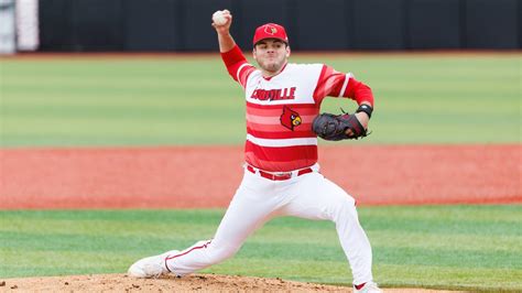 Cards Suffer Third Straight One Run Loss University Of Louisville Athletic