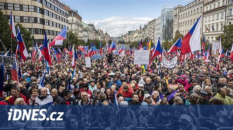 Proti vládě demonstrovaly v Praze desítky tisíc lidí iDNES tv