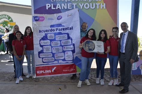 Ssg Entrega Insignias Plata Planet Youth A Escuelas Secundarias De