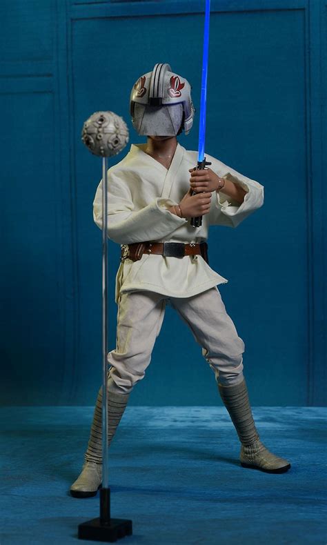 Hot Toys Star Wars New Hope Luke Skywalker Sixth Scale Figure Star