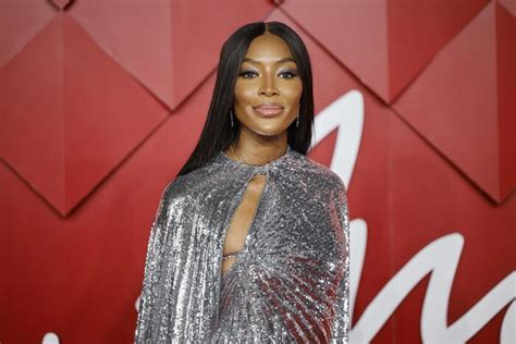 Naomi Campbell posta un bacio sfiorato con Christy Turlington su Ig è