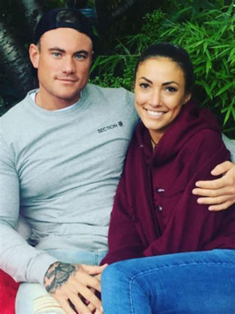 Love Island S Sophie Gradon And Tom Powell Up Social Media War With