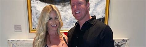 Mr Clean Kim Zolciak Biermanns Husband Vacuums Foreclosed Mansion