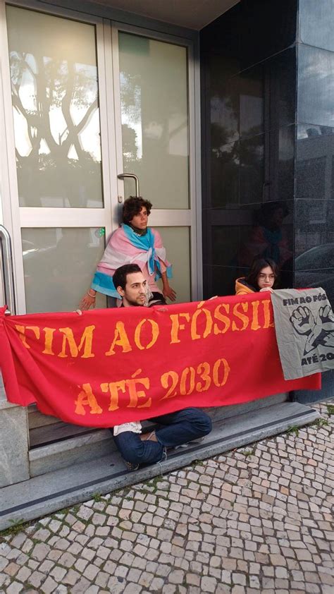 Ativistas Ambientais Bloquearam Entrada Do Minist Rio Da Sa De Observador