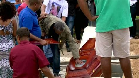 Corpo de jovem morto em sequestro é velado e enterrado em Aracruz ES