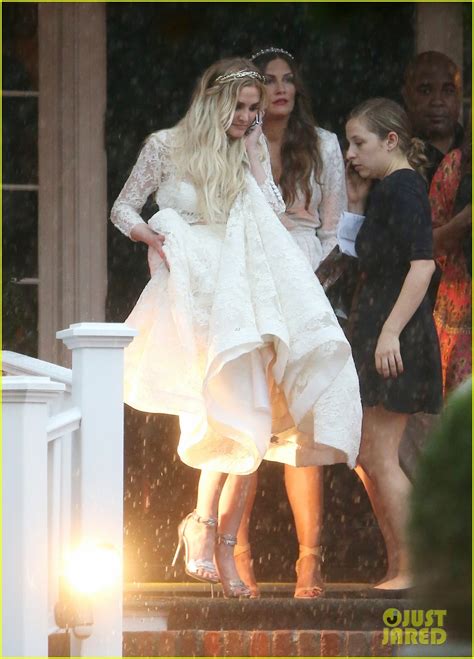 Ashlee Simpson S Wedding Dress Revealed See Pics From Her Wedding Ceremony Photo 3188298