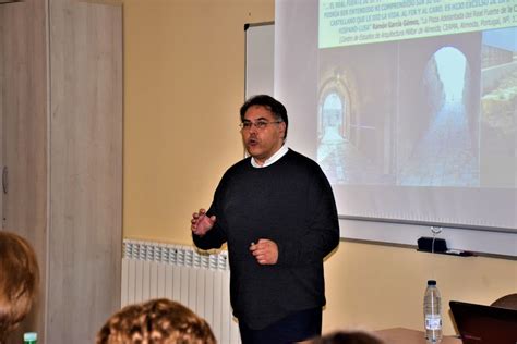 Ramón García imparte una conferencia sobre los castillos y