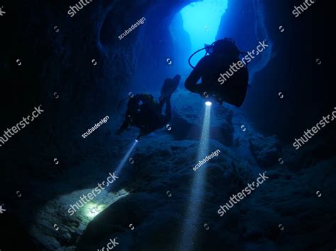 scuba divers exploring caves underwater cave diving People Images ...