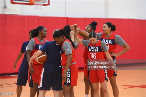 The Usa Women S National Team Huddles During Practice At The Toyota News Photo Getty Images