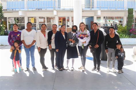 Paola Angón continúa instalaciones de escuelas de San Pedro Cholula