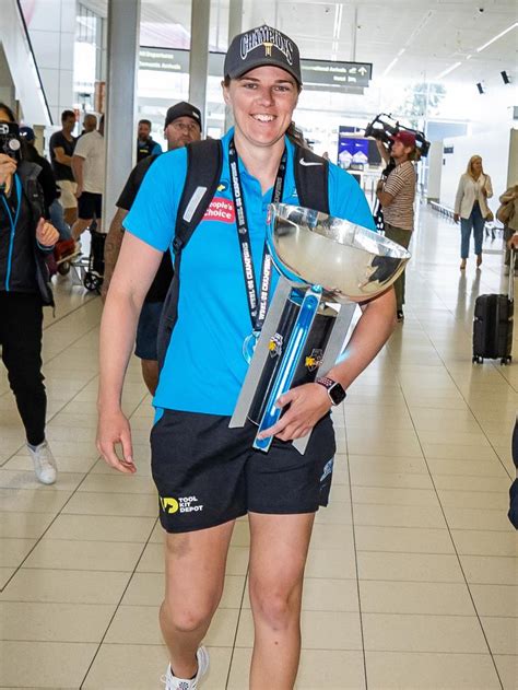 Wbbl Adelaide Strikers Return Home After Claiming Maiden Trophy