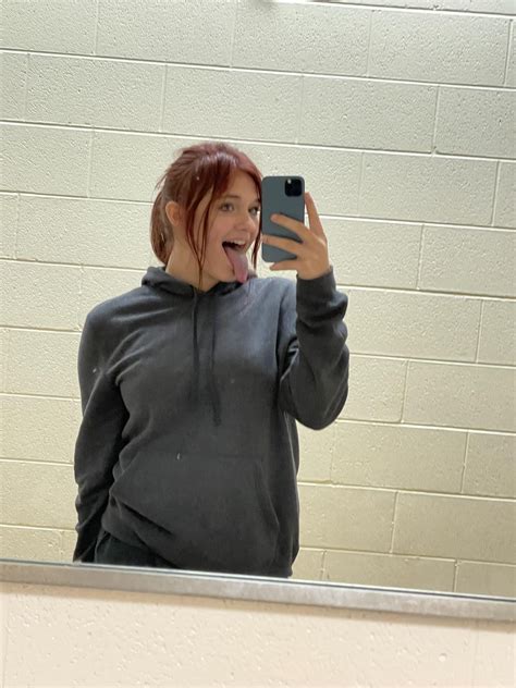 mirror pics > : r/teenagersbuthot