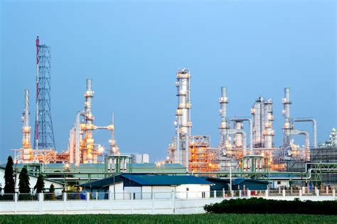 Premium Photo | Oil refinery plant