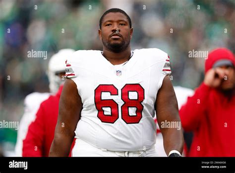 Arizona Cardinals Offensive Tackle Kelvin Beachum 68 Leaves The Field