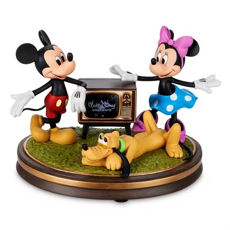 Mickey Mouse And Minnie Celebrate Disneys Years Of Wonder