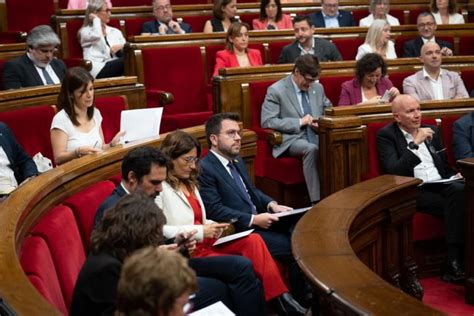 El Parlament tumba la moción de la CUP sobre un referéndum al no