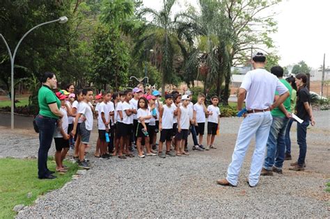 Alunos Da Escola Jardim Amaz Nia T M Aula Pr Tica No Parque E