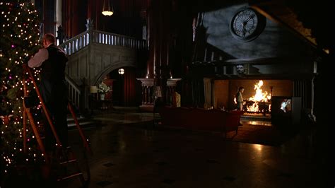 BATMAN ONLINE - Gallery - Wayne Manor interior from Batman Returns (1992)