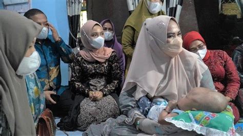 Dapat Kabar Bayi Hidrosefalus Di Facebook Istri Bupati Langkat