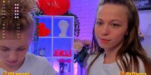 Hot Kissing Tongues Porn Videos